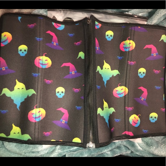 New, Never Used Plus Halloween Print Zipper Front Corset Waist Trainer - Picture 2 of 12